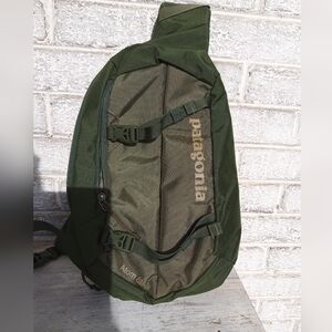 Patagonia Green Sling Bag DISCONTINUED Popular Color Old logo Atom 8L LTD